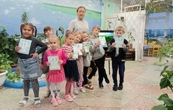 Юные жители посёлка Троицкий посетили арт-мастерскую «Зимние фантазии»