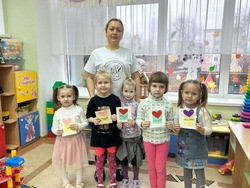 Мастер ДПИ п. Троицкий организовала праздничную мастерскую «Подарок для мамы»