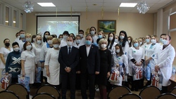 Губкинские депутаты поздравили медиков