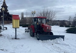 Губкинские коммунальные службы продолжили уборку снега 