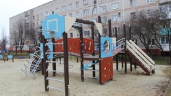 Михаил Лобазнов посетил новые детские площадки в Губкинском горокруге