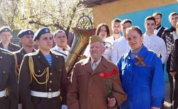 Губкинская молодёжь присоединилась к Всероссийской акции «Парад у дома ветерана»