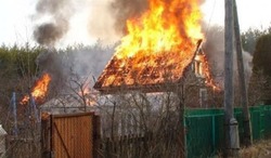 Неэксплуатируемый садовый дом загорелся в Губкине на улице Космонавтов