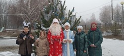 Дед Мороз и Снегурочка поздравили жителей села Вислая Дубрава с Новым годом