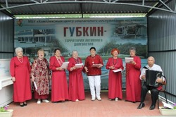Творческий коллектив «Лебёдушка» выступил для получателей услуг Губкинского Комплексного центра 
