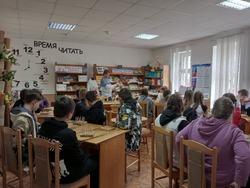 Мастер-класс «Красоту творим руками» прошёл в библиотеке села Скородное 