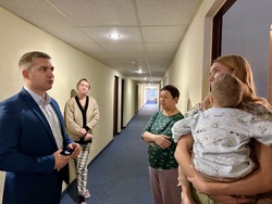 Михаил Лобазнов посетил пункт временного размещения для жителей Белгорода и Белгородского района 