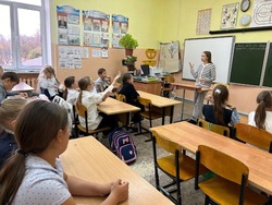 Юные жители села Бобровы Дворы приняли участие в психологическом тренинге «Как сказать нет?»