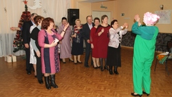 Жители старшего возраста поучаствовали в новогодней программе Троицкого ЦКР