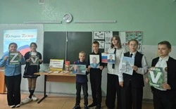 Троицкие библиотекари провели патриотический час «Герои земли Губкинской»