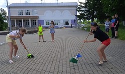 Развлекательная программа «Весёлая метла» прошла в ДК села Коньшино губкинской территории 