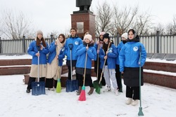 Губкинские «Волонтёры Победы» приняли участие в акции «Международный субботник»