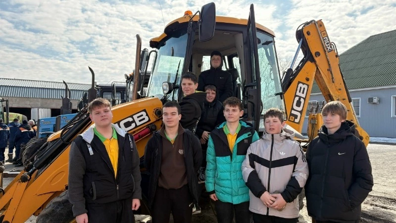 Учащиеся агрокласса Троицкой школы встретились с представителями Гостехнадзора