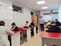 Вислодубравские педагоги провели мастер-класс «Засветись!»