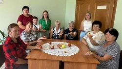 Жители села Чуево приняли участие уютном мастер-классе в технике сухое валяние «Наливное яблочко»