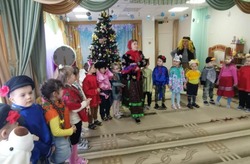 Театрализованная игровая программа «Праздник Коляды» прошла в посёлке Троицкий 