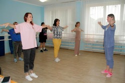 Культработники п. Троицкого провели физкультминутку «В здоровом  теле - здоровый дух»