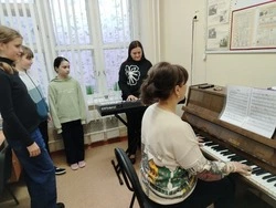 Ученики Троицкий детской школы искусств посетили классный час на тему «Царство волшебных звуков»