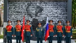 Василий Голиков и Галина Колесникова поздравили губкинцев с Днём Победы