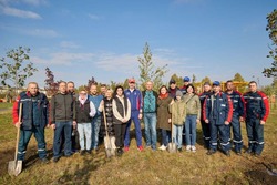 Белгородские энергетики провели осеннюю экоакцию в корочанском парке «Молодёжный»