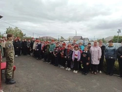 Открытие мемориальной доски и «Парты Героя» прошло в школе села Чуево губкинской территории 