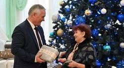 Фонд «Поколение» передал губкинским волонтёрам материалы для изготовления вещей