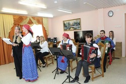 Концертная программа «Мир один на всех» прошла в Губкинском Комплексном центре 