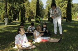 Юные жители посёлка Троицкий приняли участие в экскурсии «Осенний вернисаж»