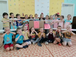 Губкинцы приняли участие в благотворительной акции «Ведёрко радости» 