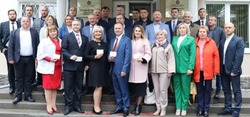 Избранные на выборах губкинские депутаты получили удостоверения