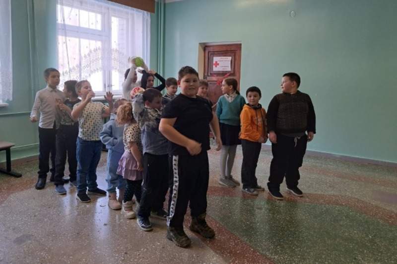 Юные жители села Сапрыкино приняли участие в эстафете «Богатыри земли русской»