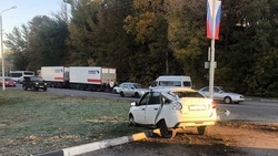 Водитель автомобиля Lada Granta врезался в опору линии электропередач в Губкине
