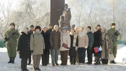 Жители Губкинского городского округа возложили цветы и почтили память героев