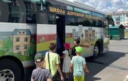 Губкинские школьники стали участниками занятий в автобусе-тренажёре «Школа дорожной безопасности»