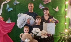 Более 2 900 детей Белгородской области получили подарок к своему рождению
