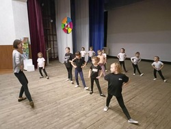 Троицкие ребята губкинской территории узнали историю появления русских народных танцев 