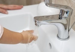 Сотрудники водоканала заменили участок сети в селе Тёплый Колодезь