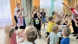 Троицкие дошколята приняли участие в яркой игровой программе «Лето, прощай!»