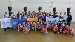 Губкинские боксёры и их наставники получили новый спортивный инвентарь от фонда «Поколение»