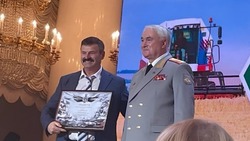 Губкинский фермер Александр Кирдеев получил награду от комитета Госдумы по обороне