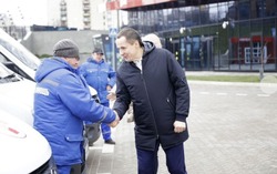 Вячеслав Гладков вручил ключи от новых машин скорой медицинской помощи