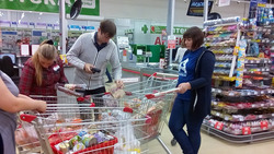 Губкинские активисты проверили качество товаров в гиппермаркете «Магнит»
