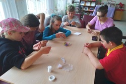 Юные жители села Вислая Дубрава губкинской территории посетили мастер-класс «Колечко на пальчик»