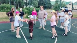 Специалисты ЦКР села Толстое провели спортивно-игровую программу «Вперёд к рекордам!»