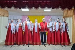 Вокальный ансамбль «Пава» продолжил радовать выступлениями жителей губкинской территории 