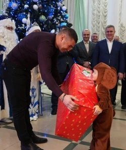 Волшебство под Новый год. Сотрудники Лебединского ГОКа воплотили мечты губкинских детей