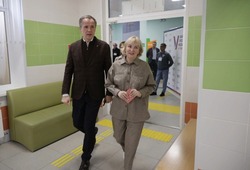 Вячеслав Гладков вместе с супругой приняли участие в голосовании