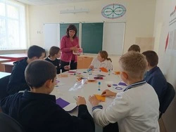 Культработники села Вислая Дубрава провели мастер-класс по изготовлению открыток