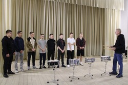 Юные жители села Коньшино посетили мастер-класс «Весёлые барабанные палочки»