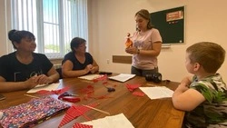 Мастер-класс по созданию традиционной текстильной куклы «Берегиня» прошёл в Богословском ДК